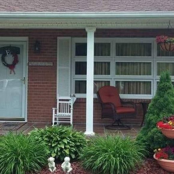 Meet your Posher, Mitzi - Picture 1 of 1